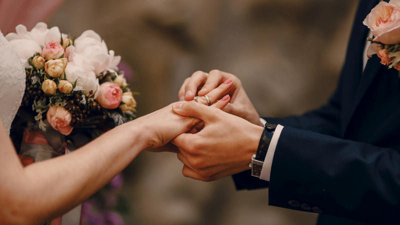 ways to save money on wedding